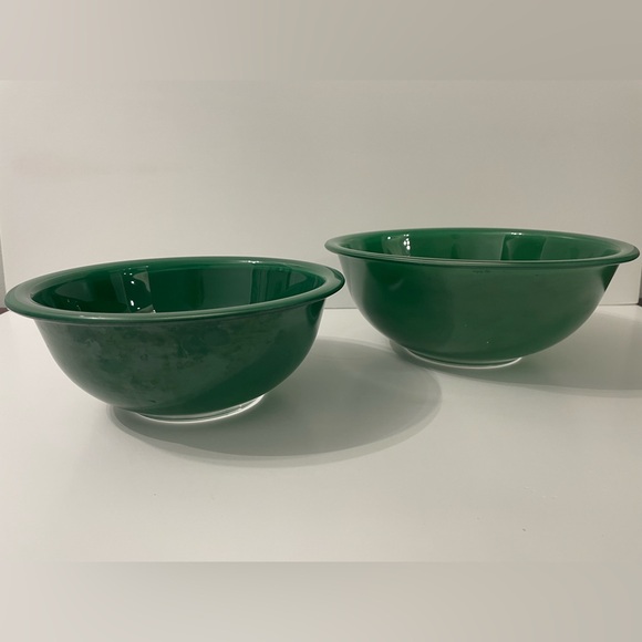 Set of 2 VTG Pyrex Glass Clear Bottom Nesting Mixing Bowls Green #323 and #325 - Picture 1 of 9